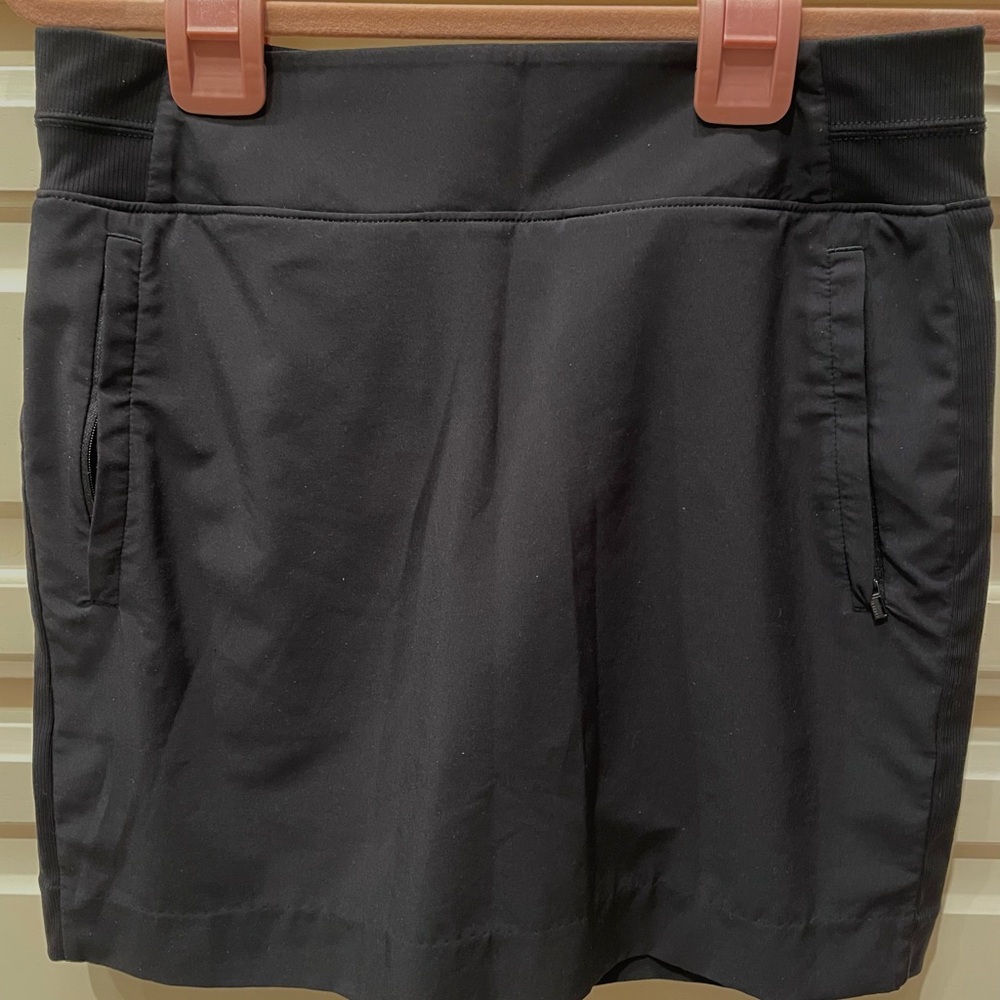 Athleta womens Black skirt with pockets